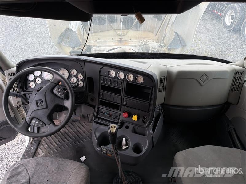 International Prostar+113 Autotractoare