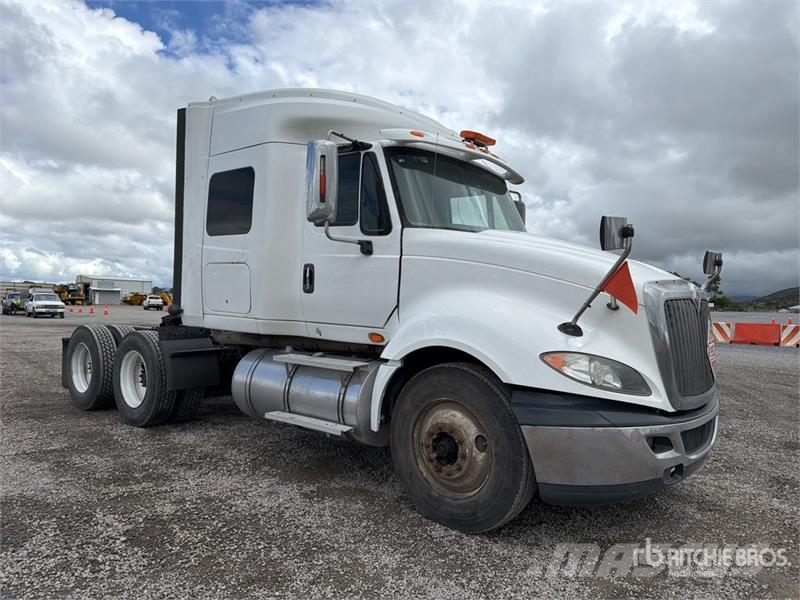 International Prostar+113 Trekkers