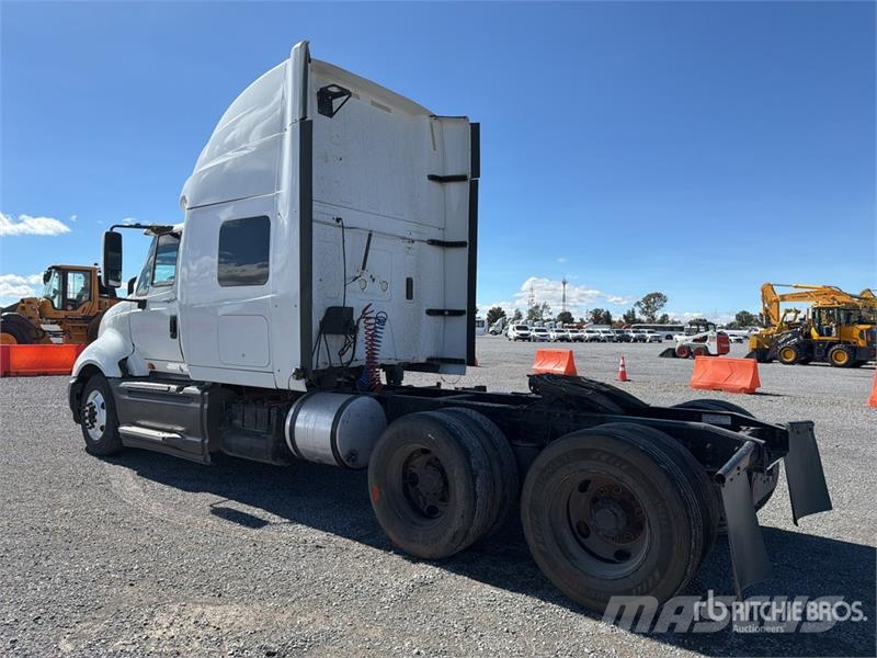 International ProStar 6x2 Tractocamion con Dormitorio / T/A Slee Седельные тягачи