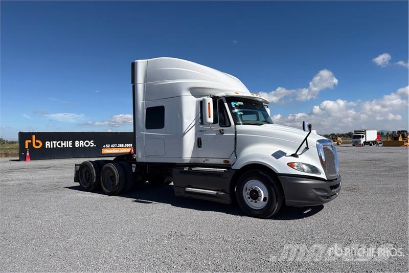 International ProStar 6x2 Tractocamion con Dormitorio / T/A Slee Sattelzugmaschinen