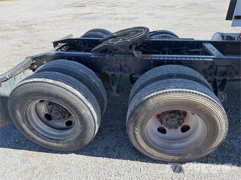 International ProStar 6x2 Tractocamion con Dormitorio / T/A Slee Седельные тягачи