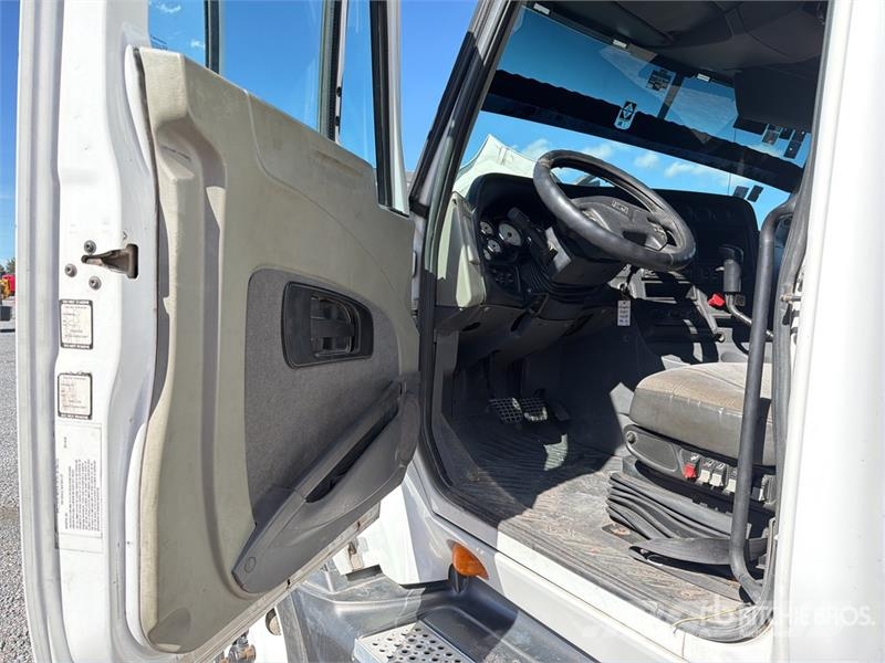 International ProStar 6x2 Tractocamion con Dormitorio / T/A Slee Седельные тягачи