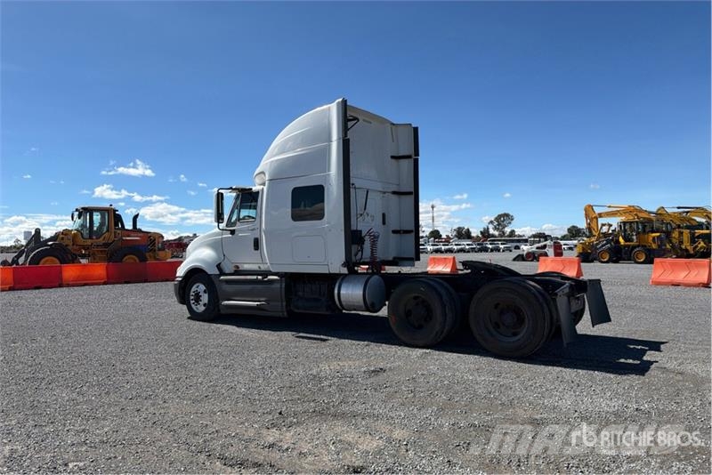 International ProStar 6x2 Tractocamion con Dormitorio / T/A Slee Sattelzugmaschinen