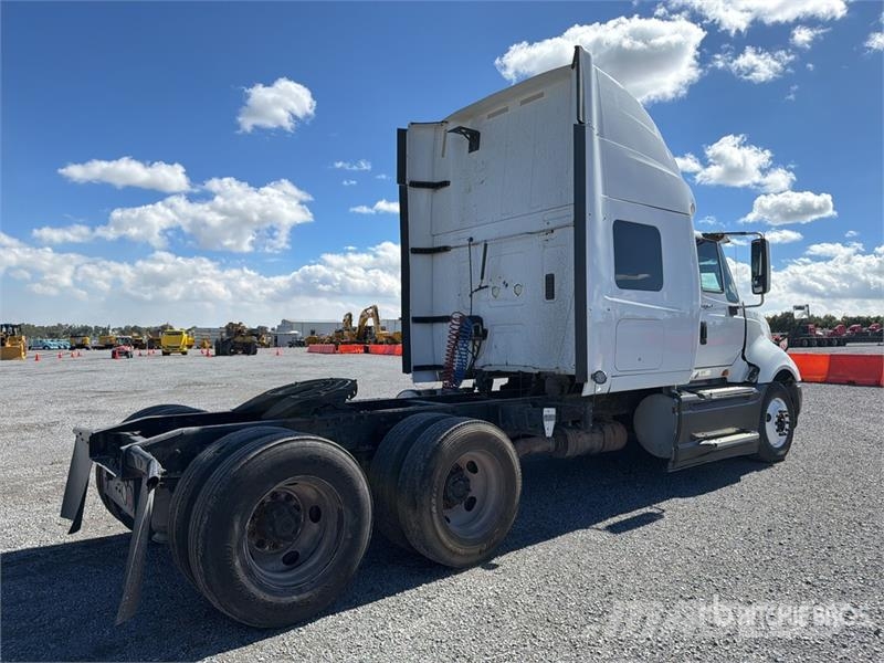 International ProStar 6x2 Tractocamion con Dormitorio / T/A Slee Седельные тягачи