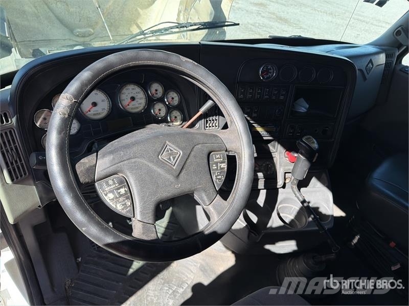 International ProStar 6x2 Tractocamion con Dormitorio / T/A Slee Седельные тягачи