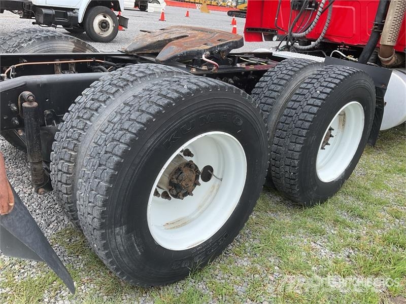International ProStar 6x4 Tractocamion con Dormitorio / T/A Slee Tegljači