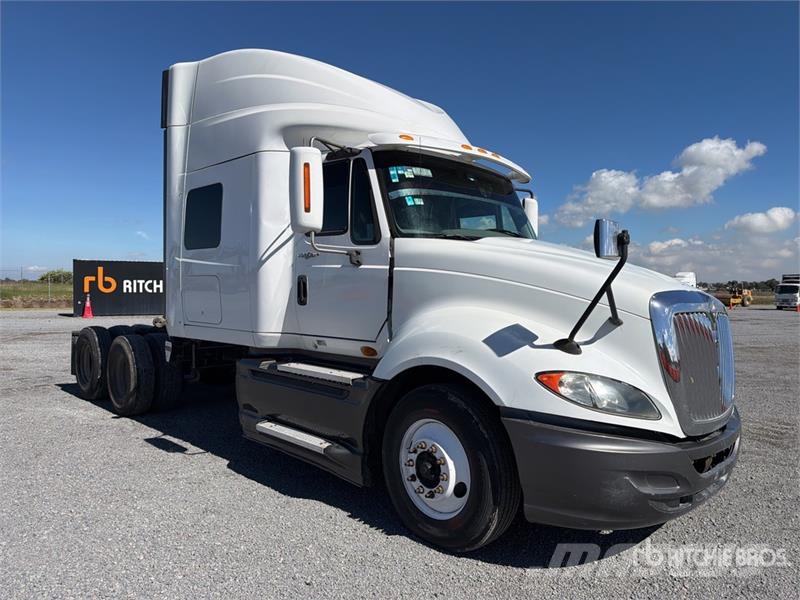 International ProStar 6x2 Tractocamion con Dormitorio / T/A Slee Седельные тягачи