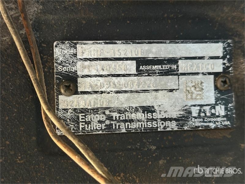 International ProStar 6x2 Tractocamion con Dormitorio / T/A Slee Седельные тягачи