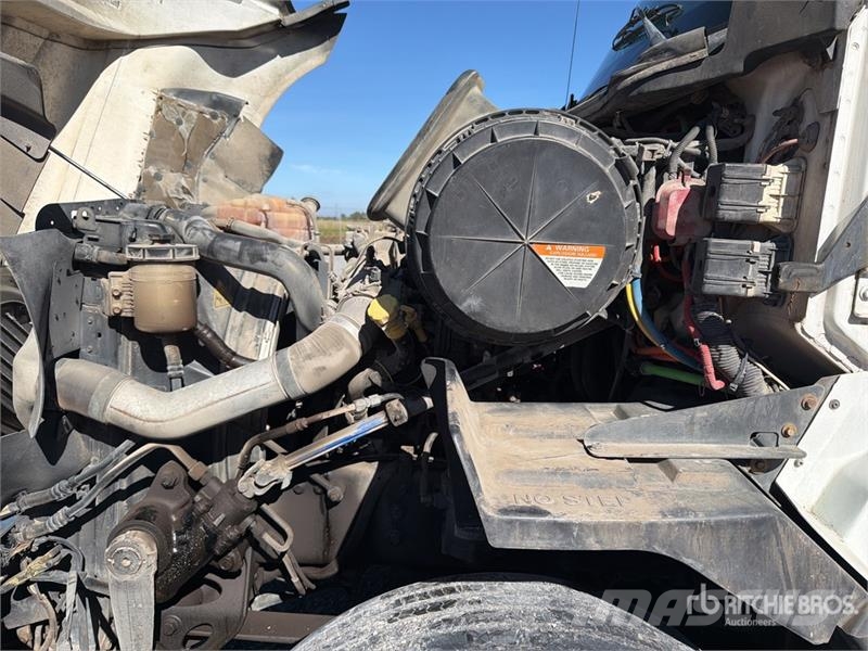 International ProStar 6x2 Tractocamion con Dormitorio / T/A Slee Седельные тягачи