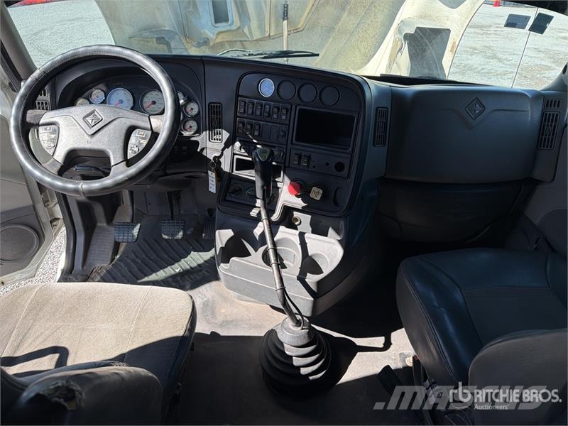 International ProStar 6x2 Tractocamion con Dormitorio / T/A Slee Седельные тягачи