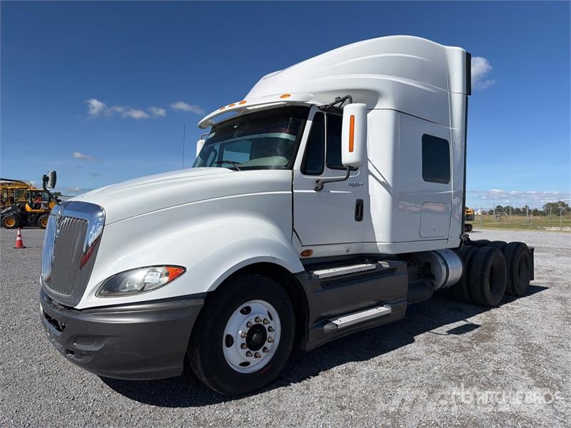 International ProStar 6x2 Tractocamion con Dormitorio / T/A Slee Седельные тягачи