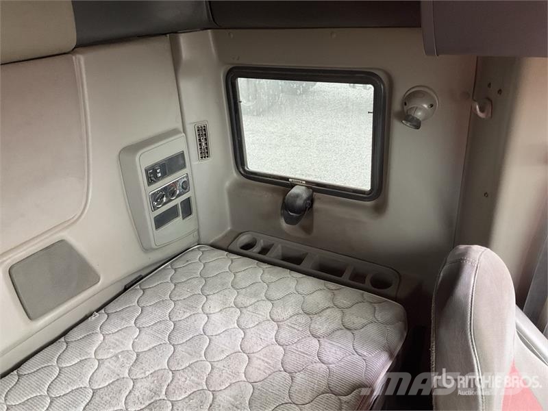 International ProStar 6x4 Tractocamion con Dormitorio / T/A Slee Tegljači