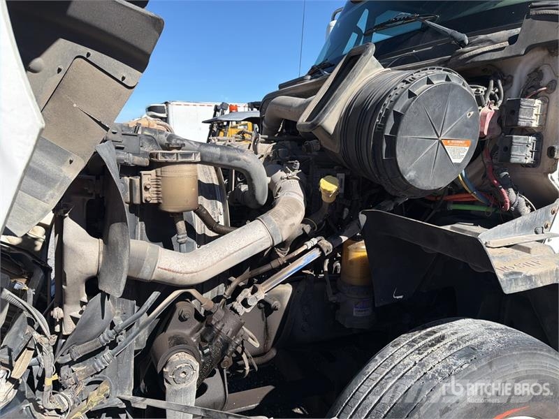 International ProStar 6x2 Tractocamion con Dormitorio / T/A Slee Седельные тягачи