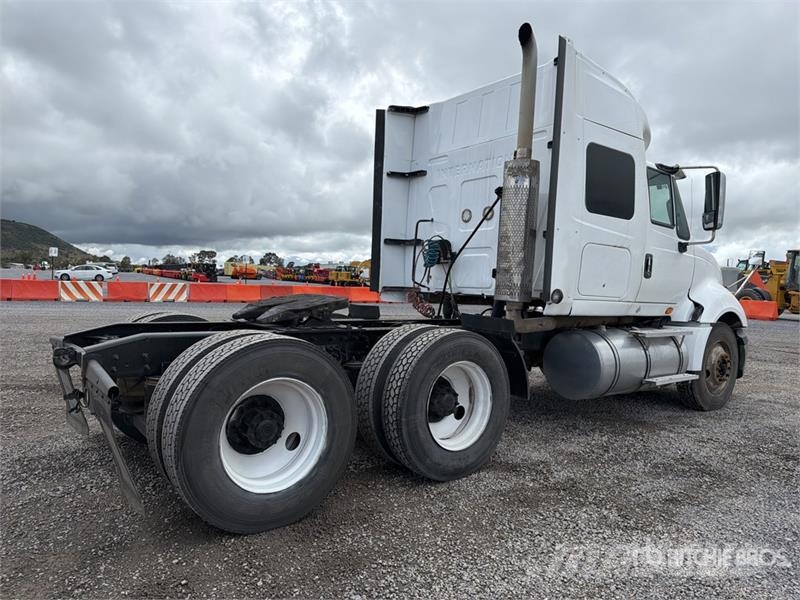 International Prostar+113 Trekkers