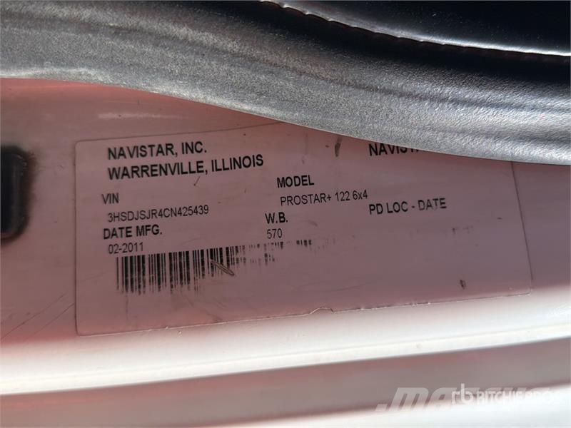 International ProStar 6x2 Tractocamion con Dormitorio / T/A Slee Седельные тягачи
