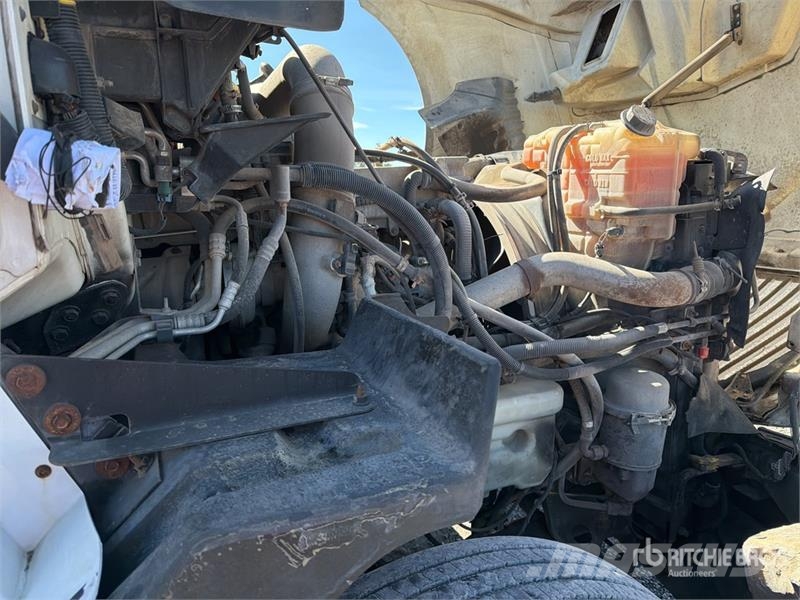 International ProStar 6x2 Tractocamion con Dormitorio / T/A Slee Седельные тягачи