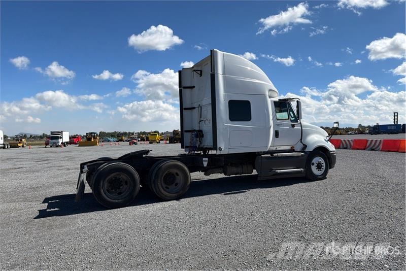 International ProStar 6x2 Tractocamion con Dormitorio / T/A Slee Sattelzugmaschinen
