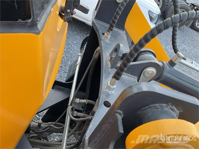  Iron Bull L36 Cargador sobre Neumaticos / Wheel Lo Iekrāvēji uz riteņiem