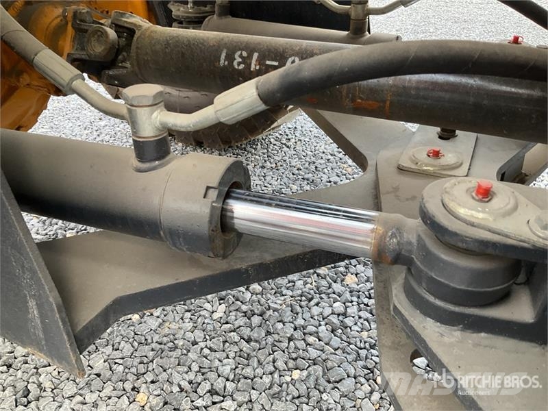  Iron Bull L36 Cargador sobre Neumaticos / Wheel Lo Iekrāvēji uz riteņiem
