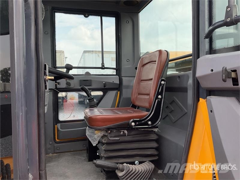  Iron Bull L36 Cargador sobre Neumaticos / Wheel Lo Iekrāvēji uz riteņiem