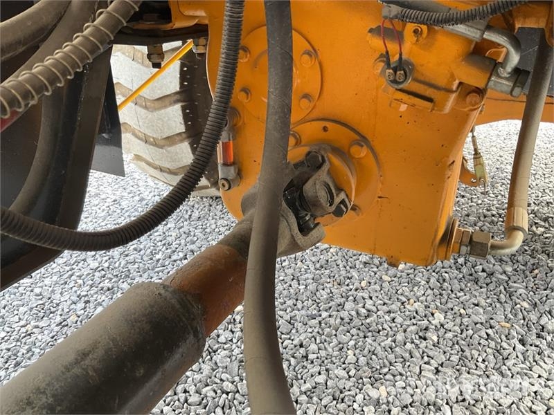  Iron Bull L36 Cargador sobre Neumaticos / Wheel Lo Iekrāvēji uz riteņiem