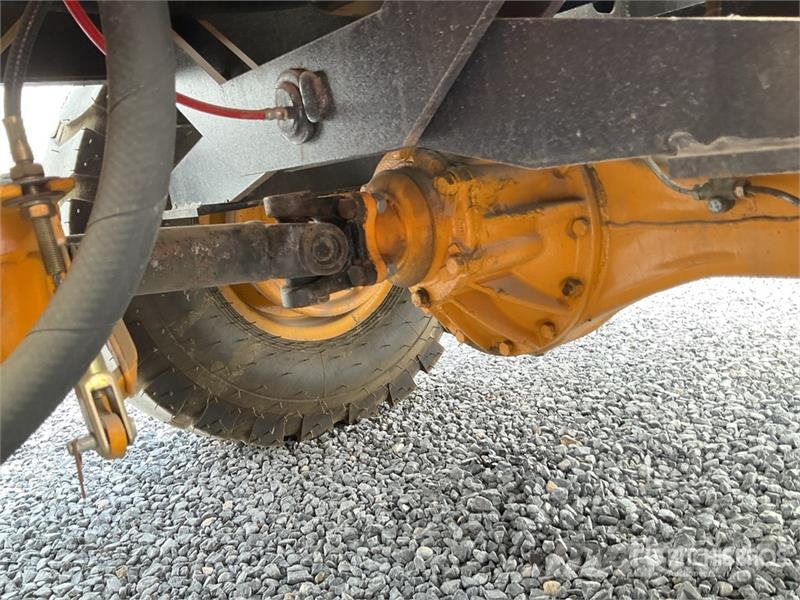  Iron Bull L36 Cargador sobre Neumaticos / Wheel Lo Iekrāvēji uz riteņiem