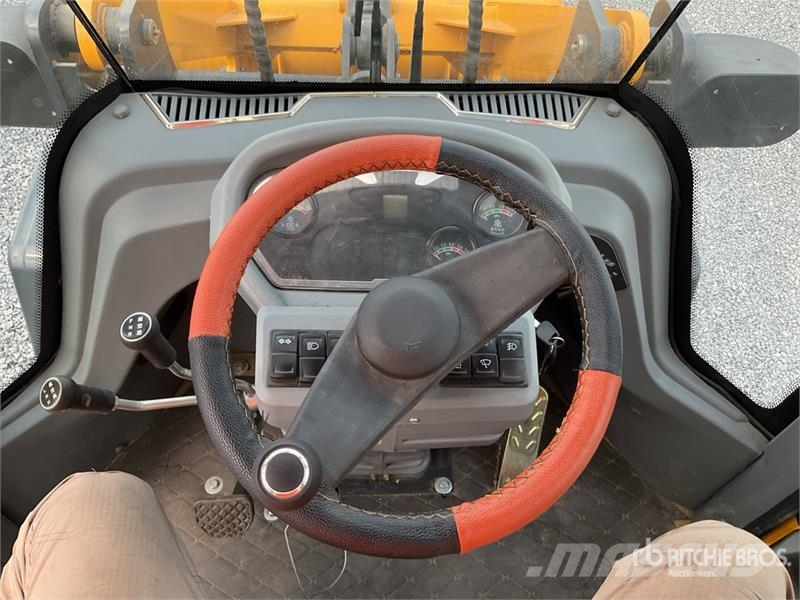  Iron Bull L36 Cargador sobre Neumaticos / Wheel Lo Iekrāvēji uz riteņiem