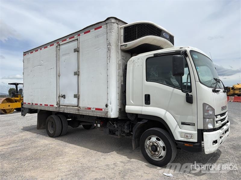 Isuzu FTR 4x2 Camion con Caja Refrigerada / Refrigerated شاحنات بدرجة حرارة قابلة للضبط