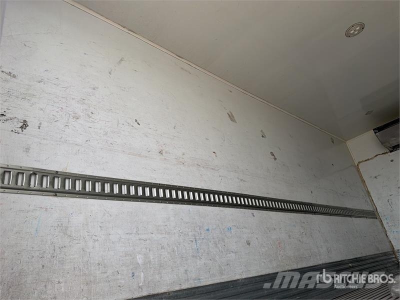 Isuzu FTR 4x2 Camion con Caja Refrigerada / Refrigerated شاحنات بدرجة حرارة قابلة للضبط