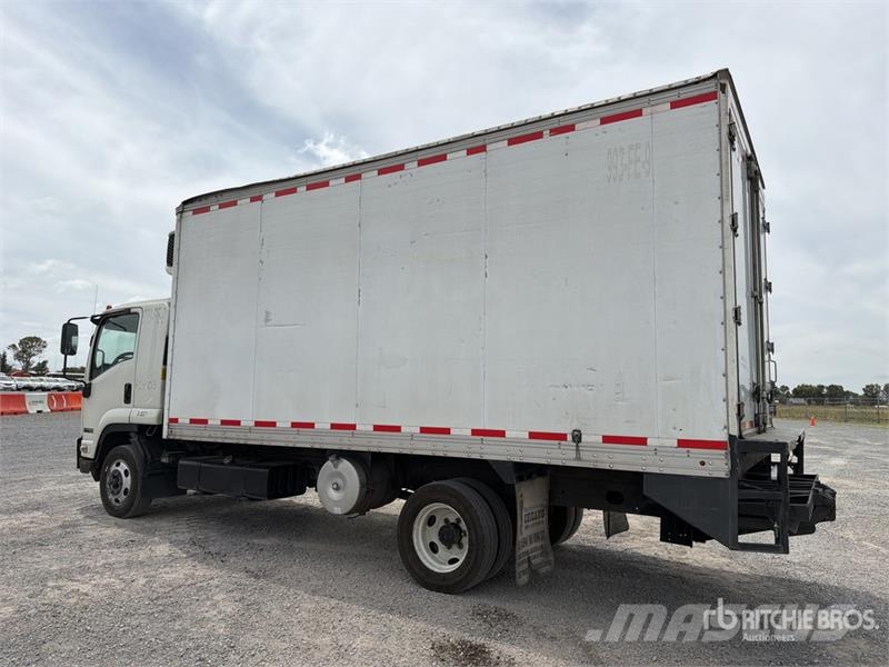 Isuzu FTR 4x2 Camion con Caja Refrigerada / Refrigerated شاحنات بدرجة حرارة قابلة للضبط