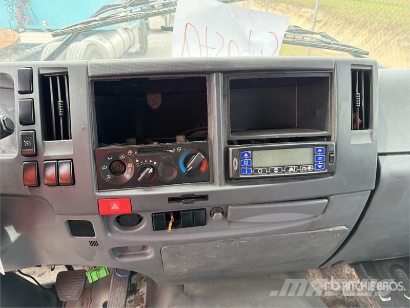 Isuzu FTR Camion con Caja Refrigerada / Refrigerated Tru Kühlkoffer