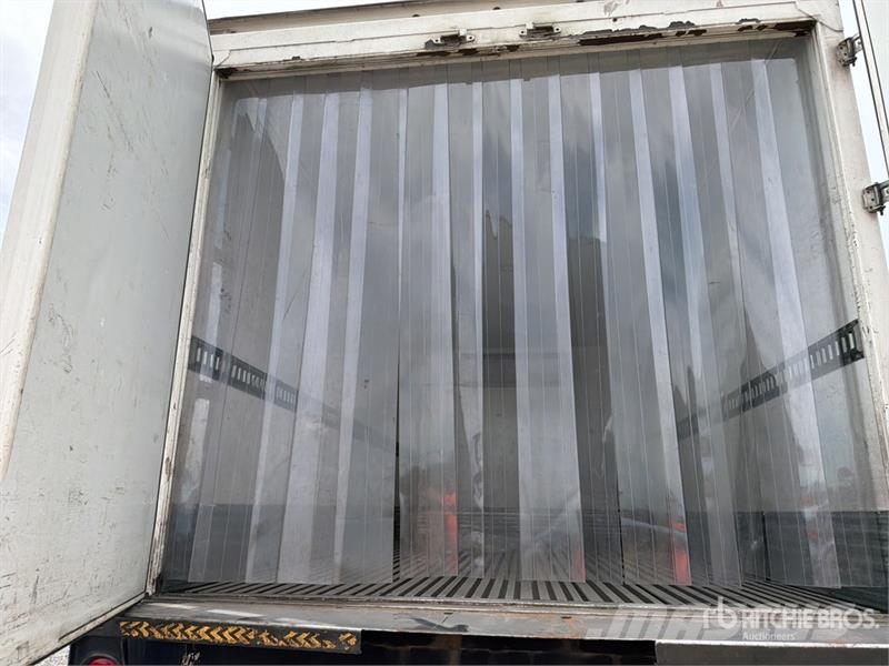 Isuzu FTR Camion con Caja Refrigerada / Refrigerated Tru Kühlkoffer