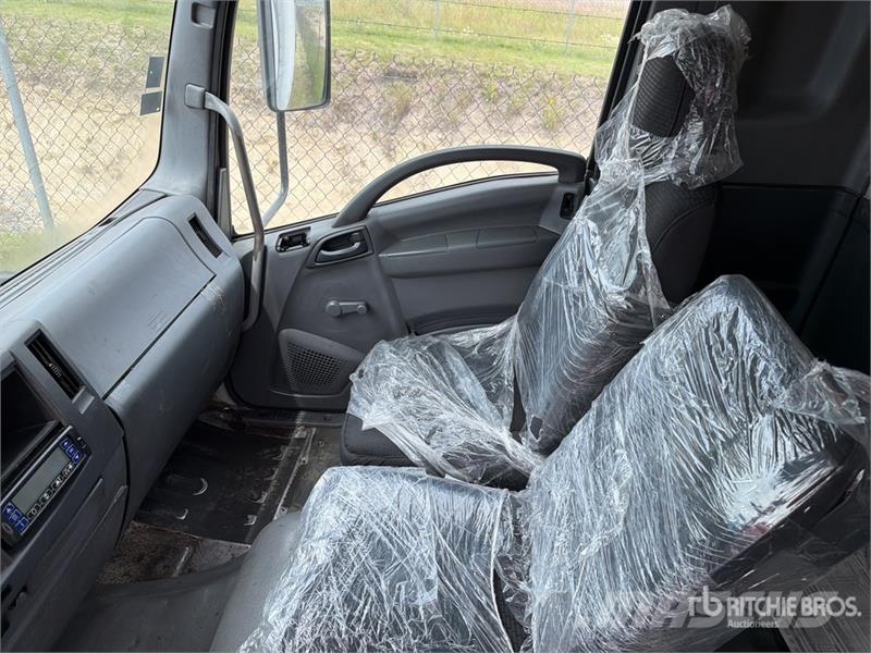Isuzu FTR Camion con Caja Refrigerada / Refrigerated Tru Kühlkoffer