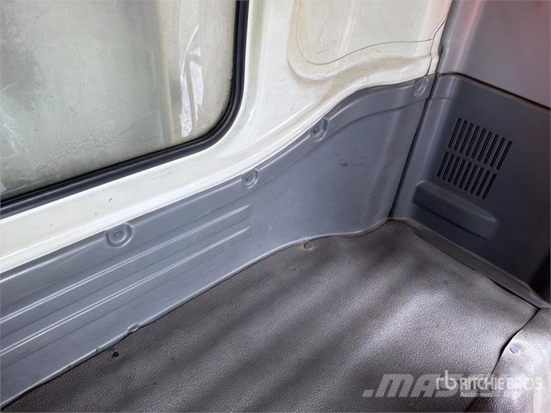 Isuzu FTR Camion con Caja Refrigerada / Refrigerated Tru Kühlkoffer