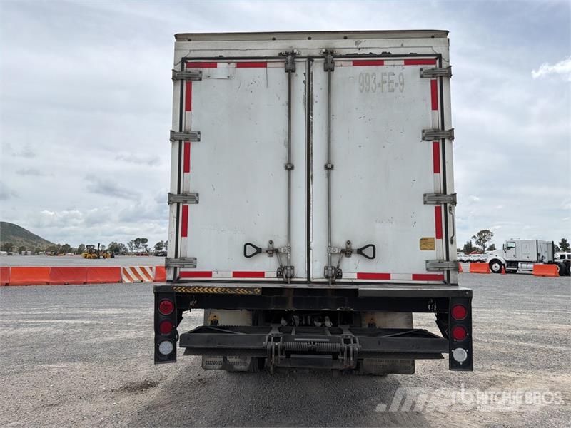 Isuzu FTR Camion con Caja Refrigerada / Refrigerated Tru Kühlkoffer