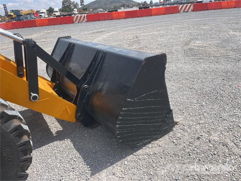 JCB 4DX 4x4 Retroexcavadora / Backhoe Loader Kaivurikuormaajat