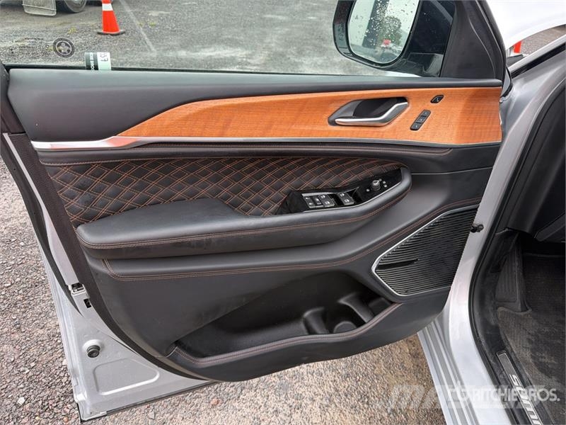Jeep Grand Cherokee Summit 4WD Camioneta / SUV Samochody osobowe