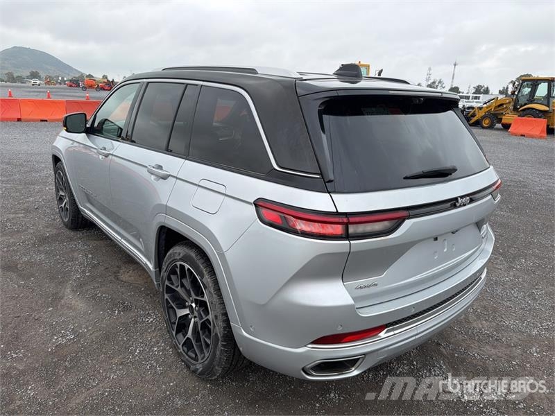 Jeep Grand Cherokee Summit 4WD Camioneta / SUV Samochody osobowe