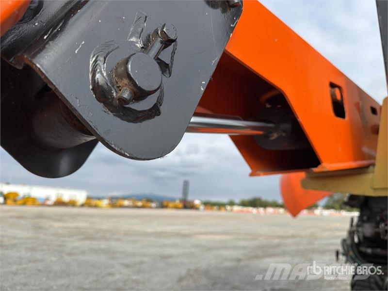 JLG 450AJ 4WD Diesel Elevador Articulado / Articulatin Gelenkteleskoparbeitsbühnen