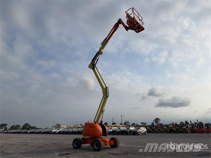 JLG 450AJ 4WD Diesel Elevador Articulado / Articulatin Gelenkteleskoparbeitsbühnen