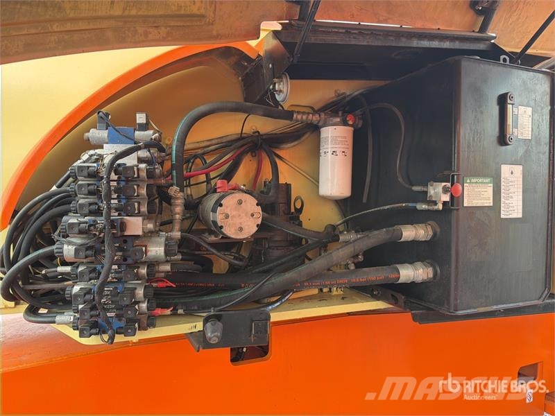 JLG 800 AJ 2WD Diesel Elevador Articulado / Articulati Zglobne podizne platforme