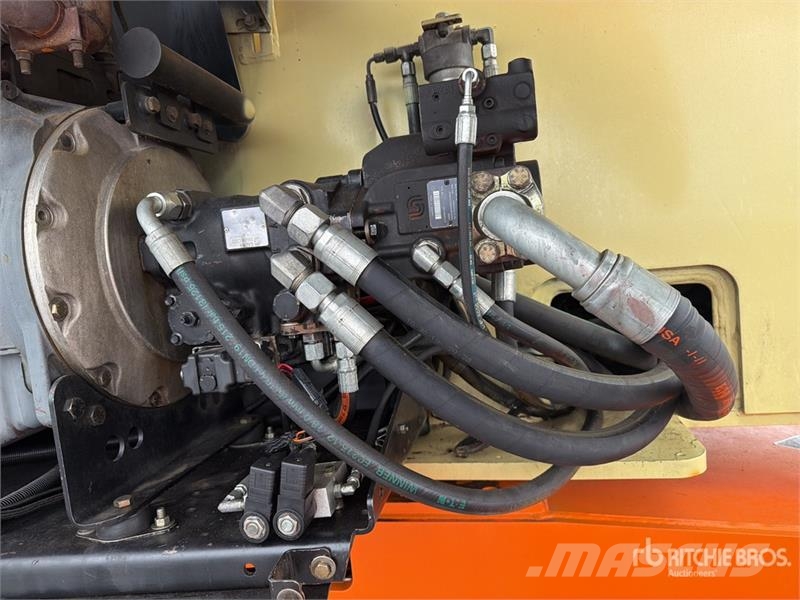 JLG 800 AJ 2WD Diesel Elevador Articulado / Articulati Zglobne podizne platforme