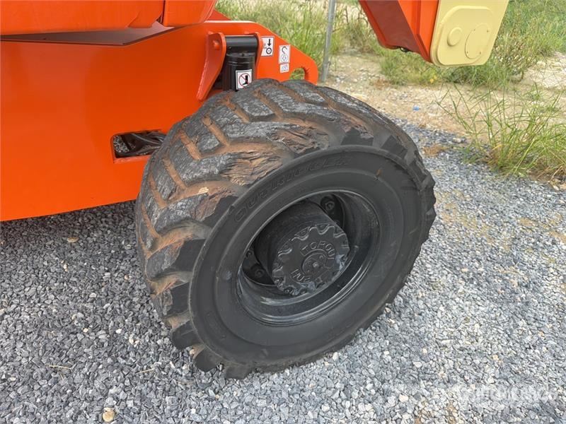 JLG 800 AJ 4WD Diesel Elevador Articulado / Articulati رافعات سلة مفصلية