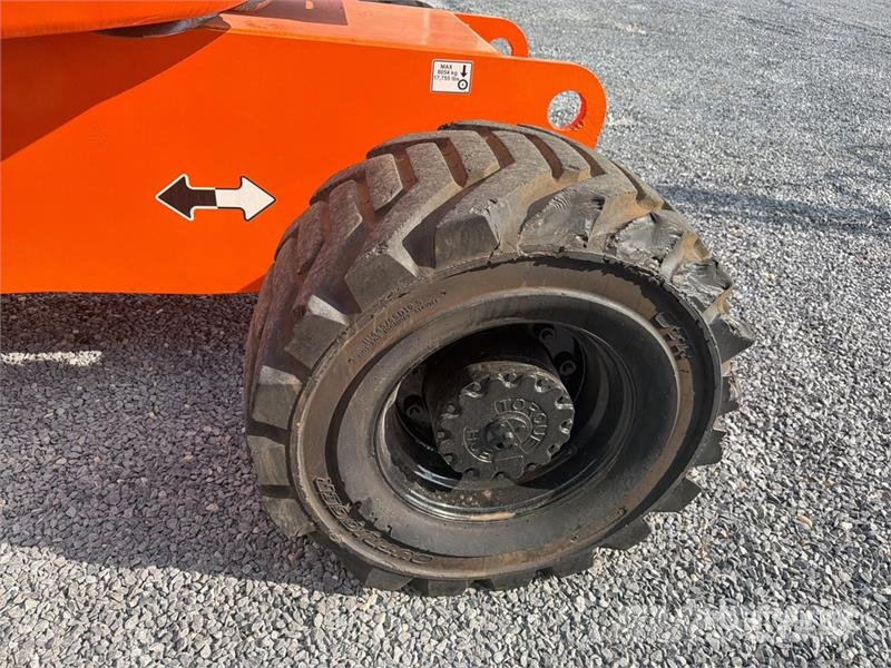 JLG 800 AJ 4WD Diesel Elevador Articulado / Articulati رافعات سلة مفصلية