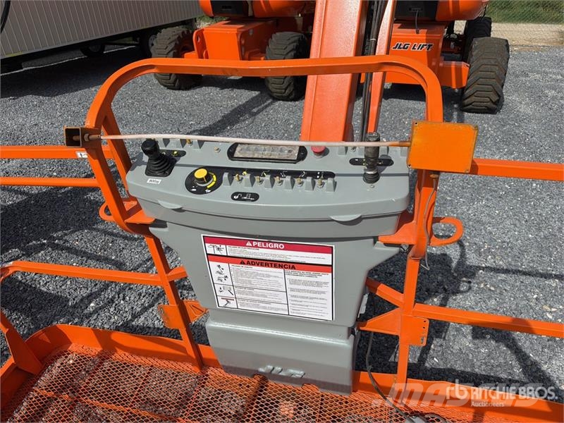 JLG 800 AJ 4WD Diesel Elevador Articulado / Articulati رافعات سلة مفصلية