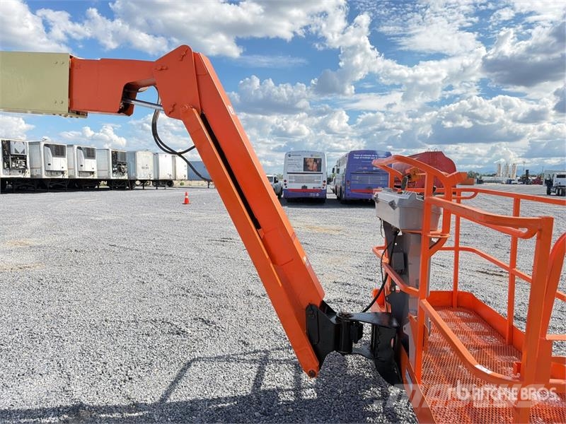 JLG 800 AJ 4WD Diesel Elevador Articulado / Articulati رافعات سلة مفصلية