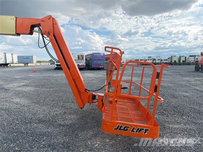 JLG 800 AJ 4WD Diesel Elevador Articulado / Articulati رافعات سلة مفصلية