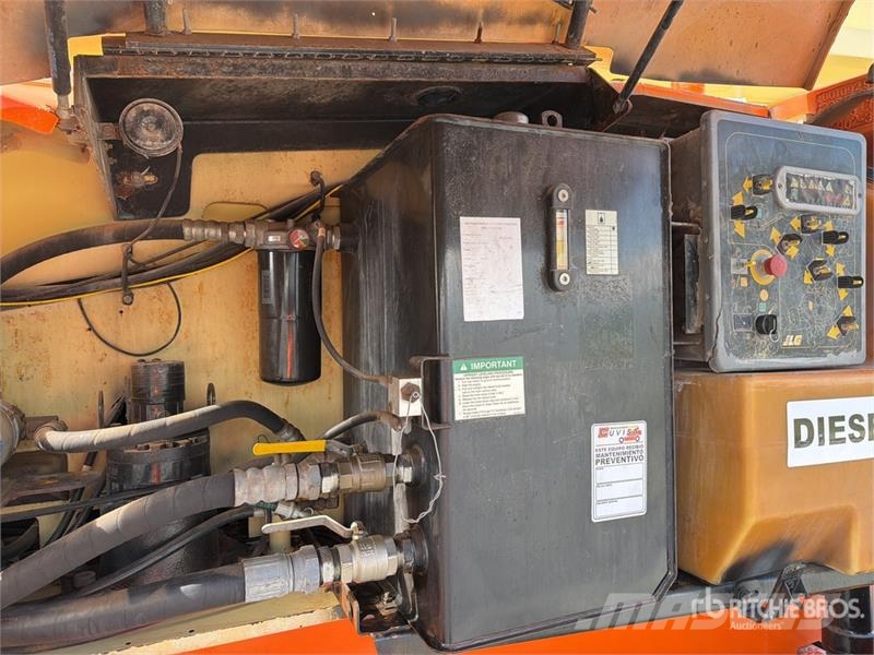 JLG 800 AJ 4WD Diesel Elevador Articulado / Articulati رافعات سلة مفصلية