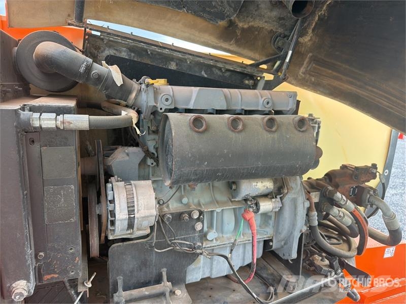 JLG 800 AJ 4WD Diesel Elevador Articulado / Articulati رافعات سلة مفصلية