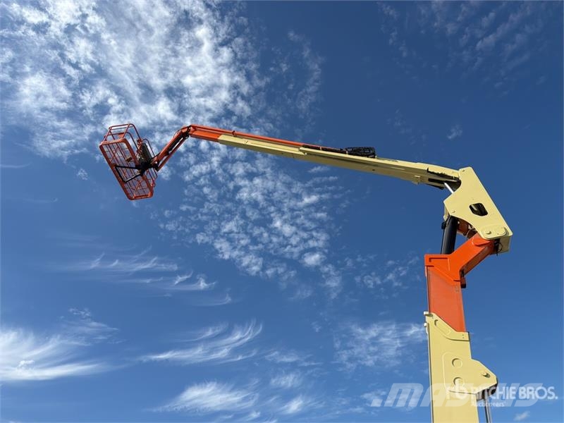 JLG 800 AJ 4WD Diesel Elevador Articulado / Articulati رافعات سلة مفصلية